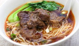 谁爆料了酸菜牛肉面视频,网友热议