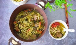 谁爆料了酸菜牛肉面视频,网友热议